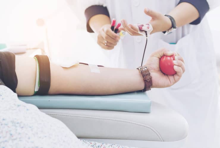 Kako se pripremiti za dobrovoljno davanje krvi? 15 načina